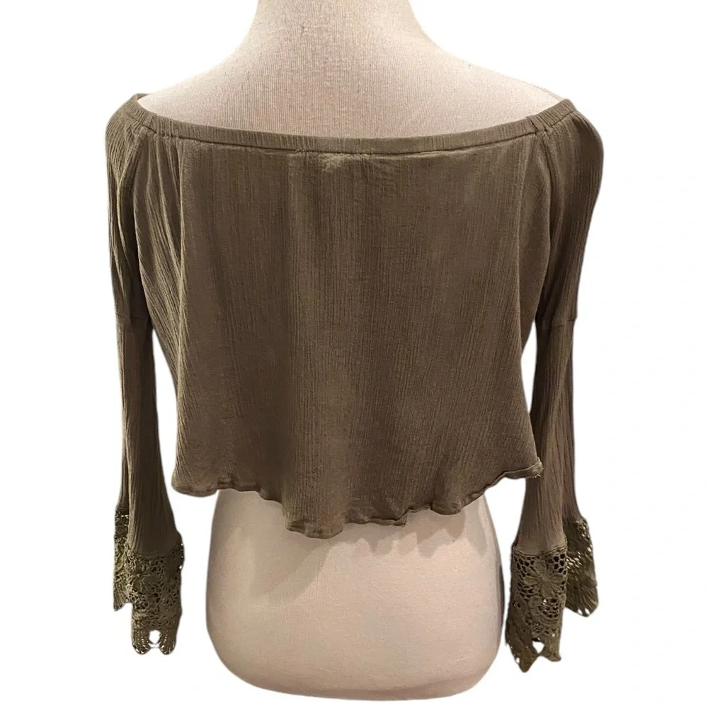 Haute Monde Green Women's Off the Shoulder Bell Crocheted Sleeve Crop Top Size M